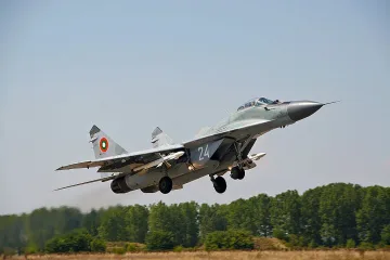 Наши изтребители помогнаха на пътнически самолет в тежка ситуация