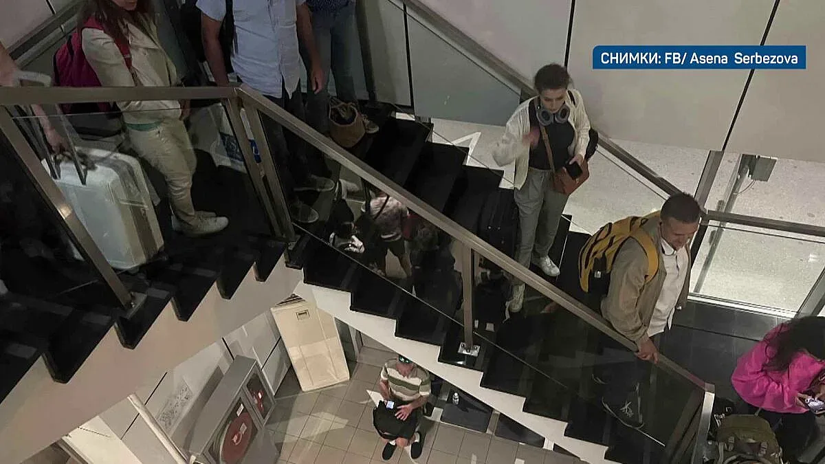 Блокираните пасажери се разхождали необезпокоявани из летището цели 50 минути