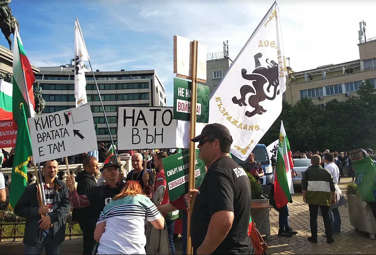 Домино от протести. Възраждане и ВМРО се вдигнаха