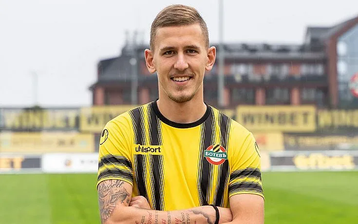 Внукът на Вуцов би шута на "канарчетата"