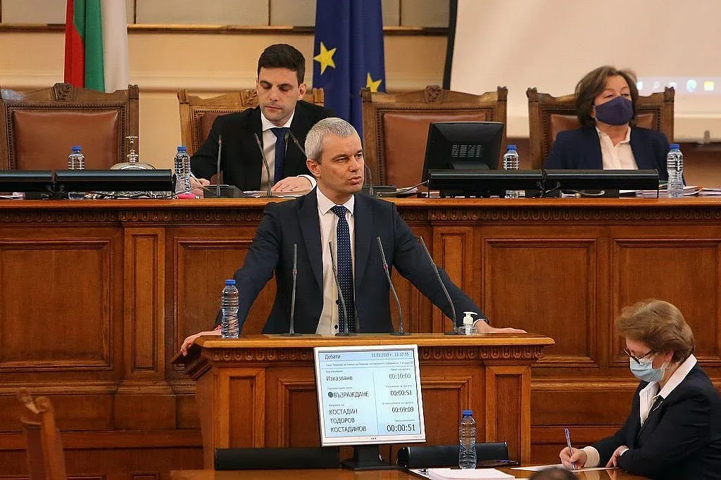 Костадинов с остра атака към Петков, захапа го за визитата в САЩ