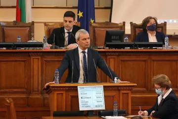 Костадинов с остра атака към Петков, захапа го за визитата в САЩ