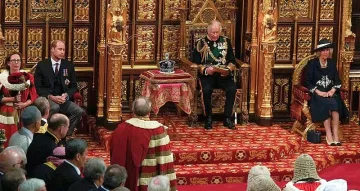 Принц Чарлз откри парламента, какво се случва с Елизабет ІІ