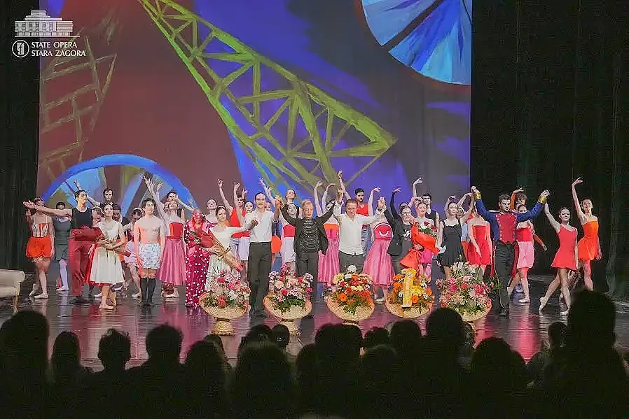 Балет спектакълът "Парижки нощи" гостува в София