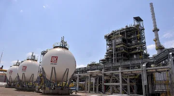Какво ще стане с "Лукойл Нефтохим", ако спре руския петрол