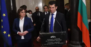 Решението за Украйна под звуците на Демис Русос