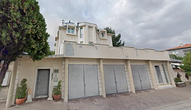 Разпродават уникална богаташка къща, но желаещи няма