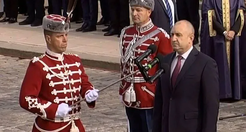 Радев попари партиите. Предупреждение за войната