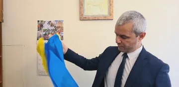 Екшънът продължава. Възраждане свали украинското знаме (ВИДЕО)