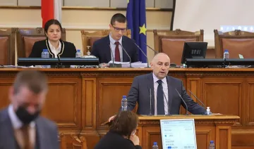 Хората на Слави бесни за еврото, Каримански атакува кабинета