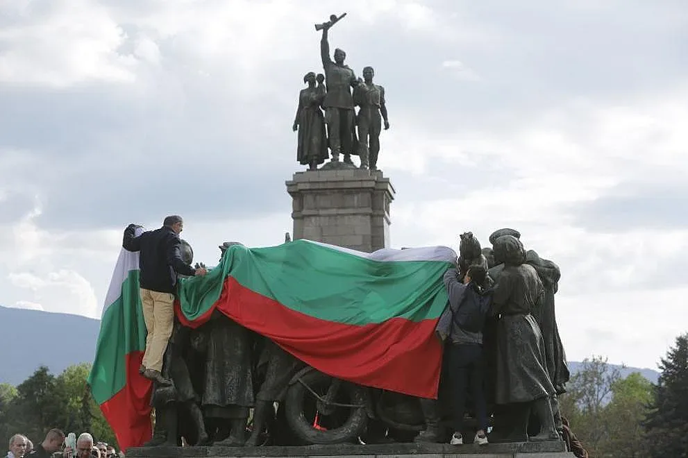 Революция в София. Нещо невиждано с Паметника на съветската армия