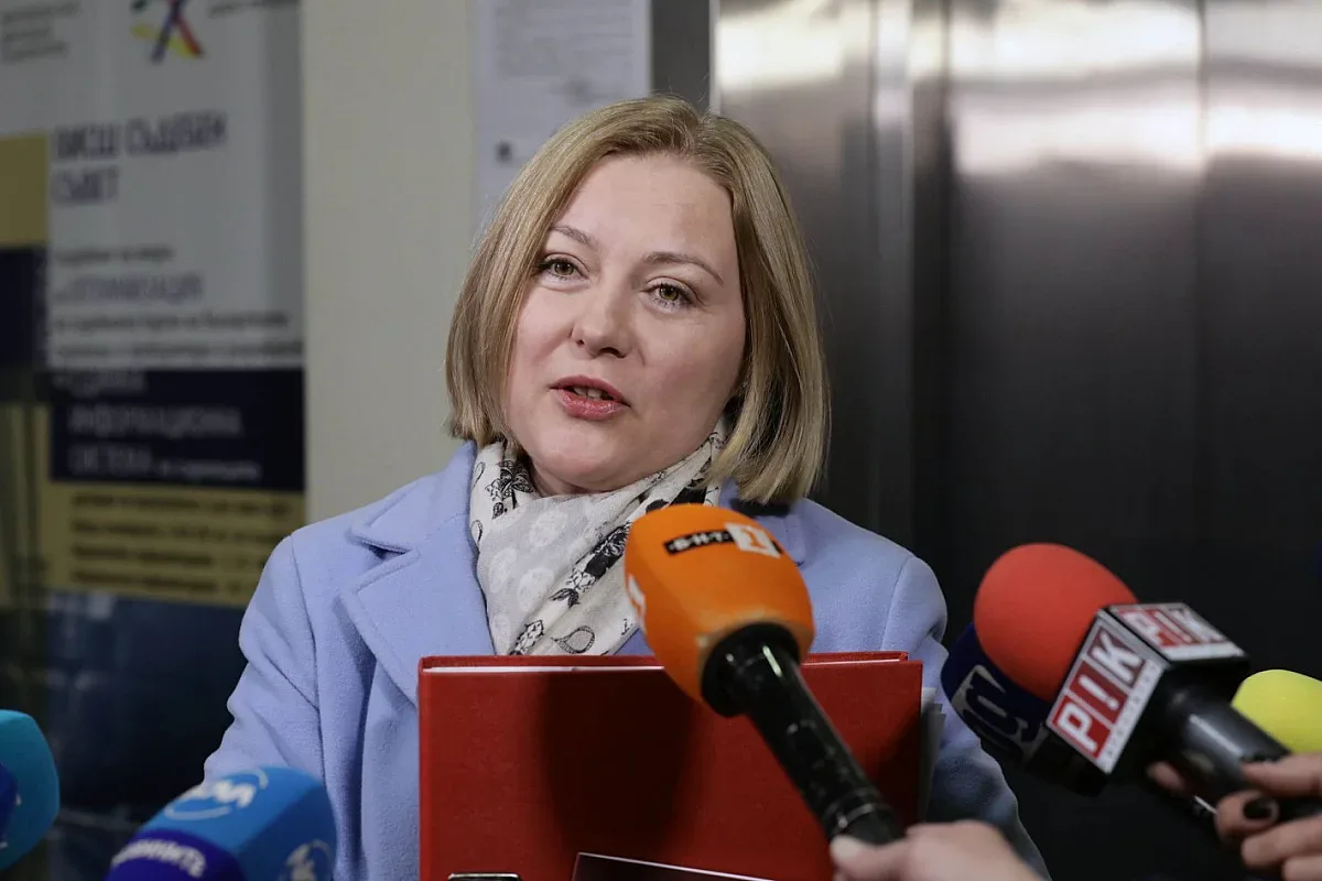 Правосъдната министърка подскочи: Гешев да не се смее