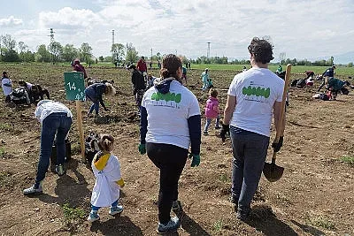 Над 300 доброволци се присъединиха към кампанията „Залесяваме активно“ на Нестле