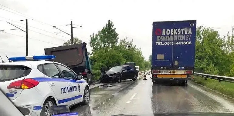 Извънредно. Какво става с най-важния човек на Радев