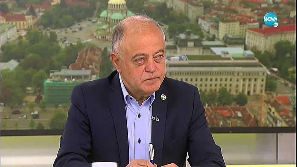 Атанас Атанасов каза ще оцелее ли правителството