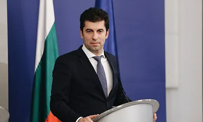 Кога Кирил Петков ще се прибере в България?