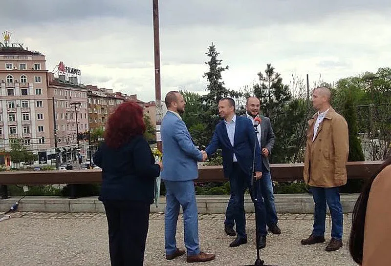 Кметът на Белица с изложба за танцуващите мечки