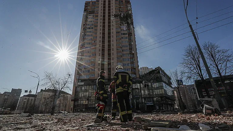 Докато шефът на ООН е в Киев: Ракети удариха 25-етажен блок