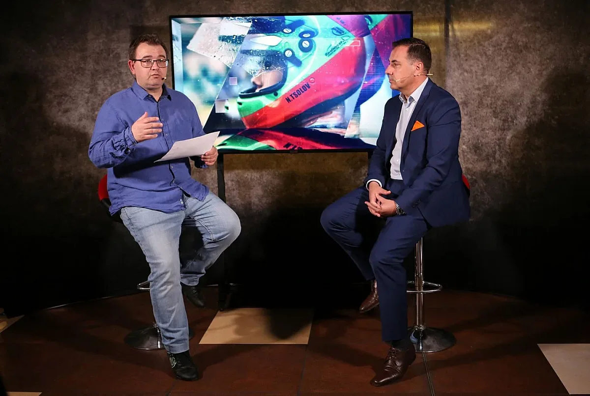 Фернандо Алонсо вкарва наш пилот в битка във Формула 4