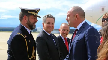 Радев отговори на Петков за позора. Цената на газа е цинична