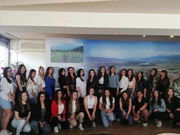 „Пътят към короната прави царицата!" - С тези думи кметът посрещна кандидатките за Царица Роза 2022