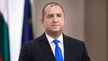 Радев пак сви юмрука, озъби се на всички