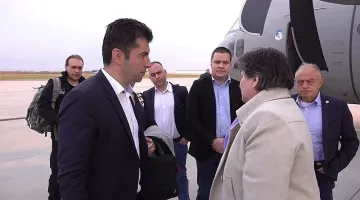 Петков се качи на влак за Киев, пазят маршрута в тайна (ВИДЕО)