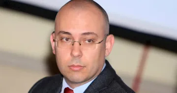 Защо властта остави бизнеса в информационна мъгла за газа, пита Калоян Стайков