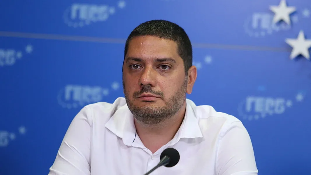 Гаджев заговори за лешояди и лицемерие