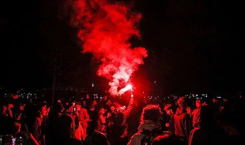 Париж окървавен след победата на Макрон