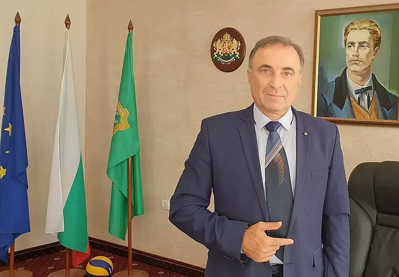 Кметът на Нова Загора почина внезапно