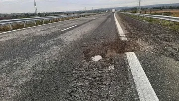 Магистрала ли? Надупчена като швейцарско сирене