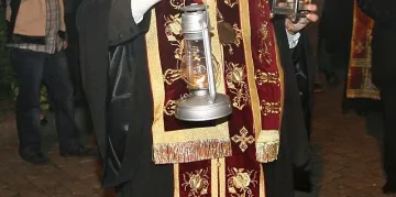 Благодатният огън тръгна из България, пресният е от Румъния