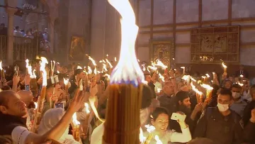 Благодатният огън се спусна от небето, Йерусалим ликува