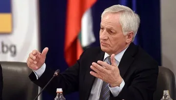 Две причини защо шефът на щаба на бежанците хвърли оставка