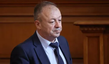 Депутат на Слави нападна Христо Иванов за думите "г-н началник"