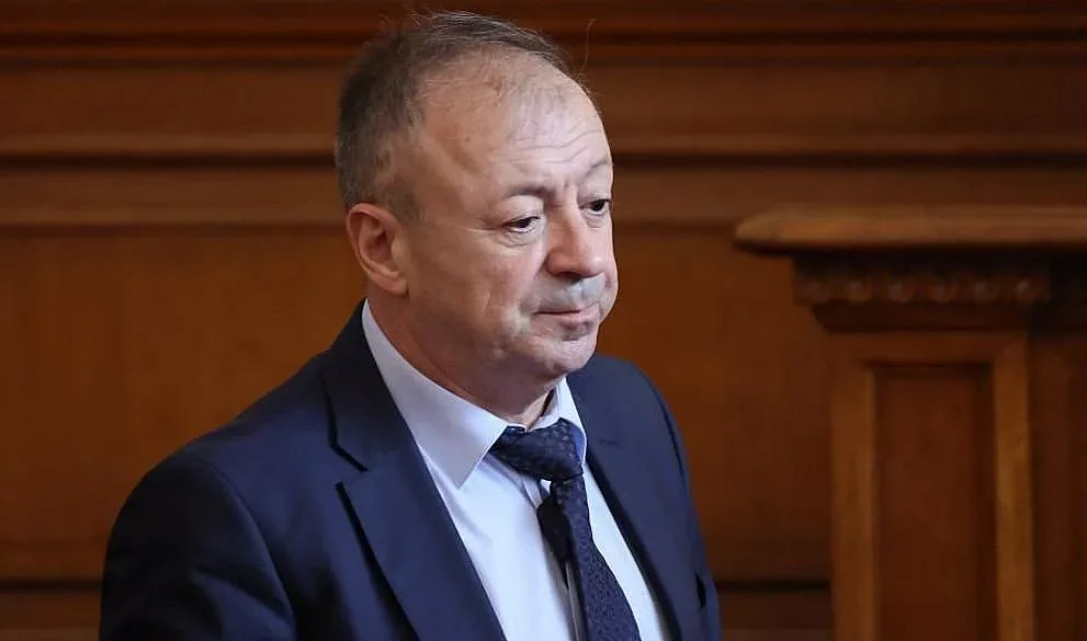 Депутат на Слави нападна Христо Иванов за думите "г-н началник"
