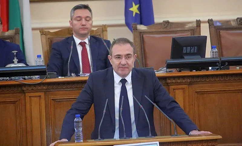 БСП надцаква, докарва инвеститор с 400 млрд. долара