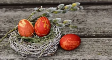 За Великден: Как да оцветите яйцата с естествени бои