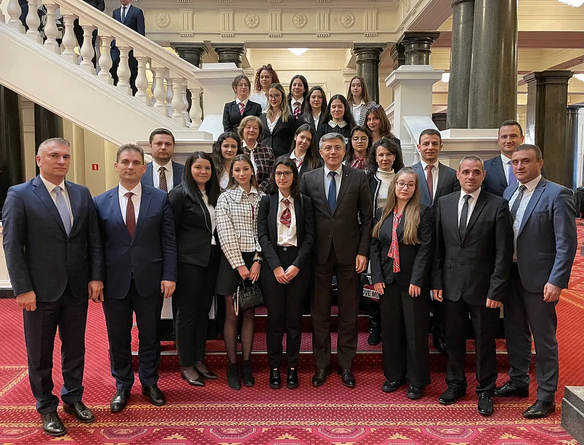 Карадайъ каза нещо много важно на ученици от Бургас