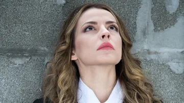 Елена в плен на съдбовно привличане в "Братя"