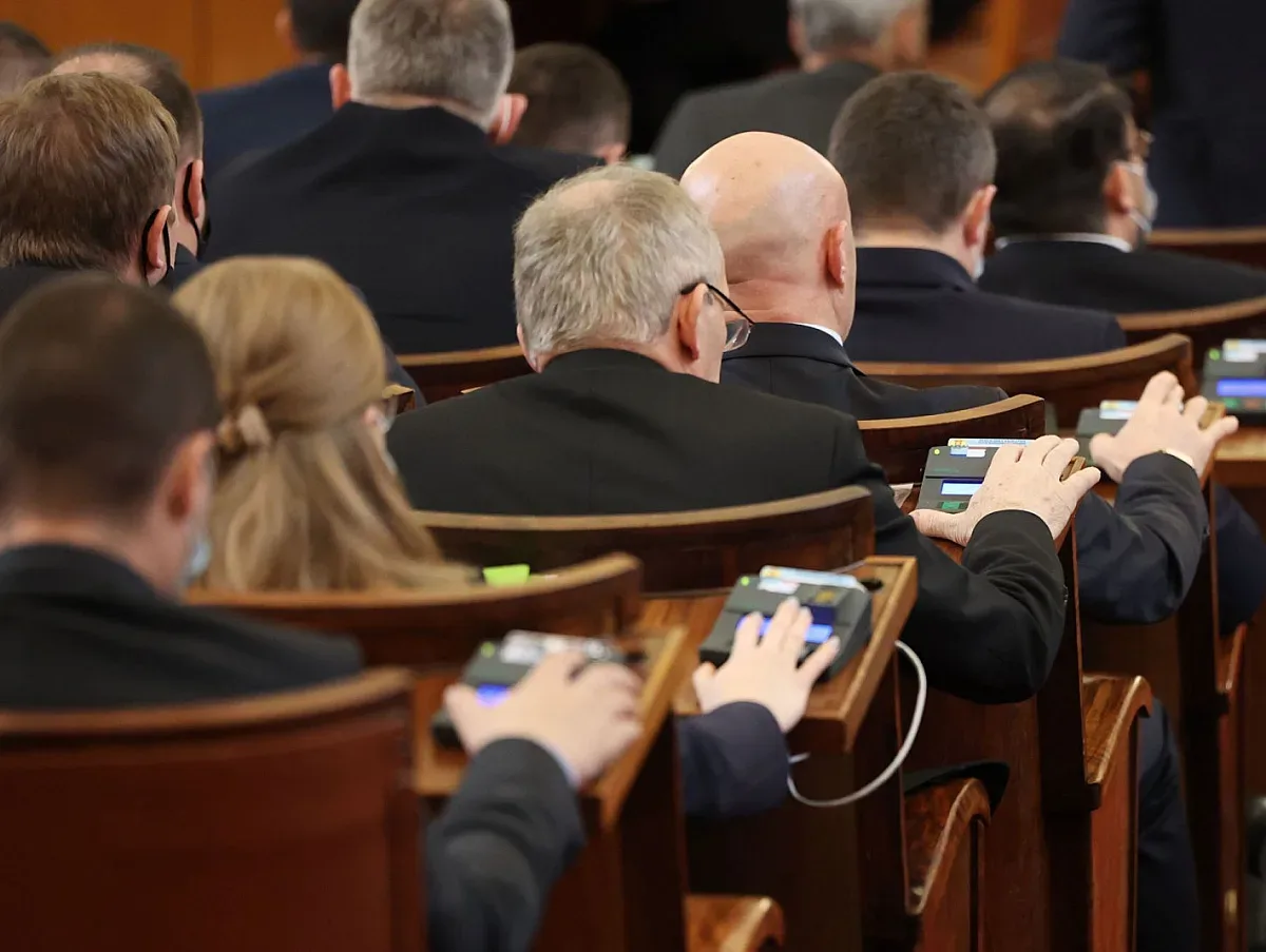 10 дни ваканция. Какво ще правят депутатите за Великден?