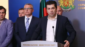 Петков прегърна търговците на горива, притисна ги за цените