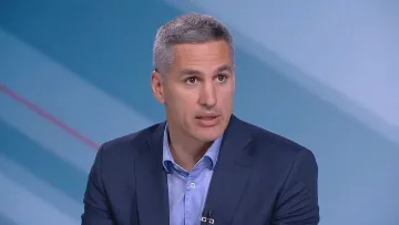 Гюров предупреди за резил на БНБ, припомни "Назад, назад, моме Калино"