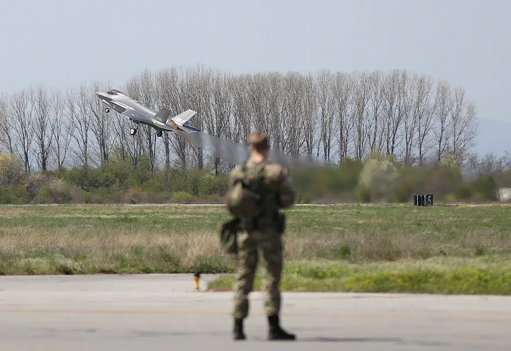 Чужди агенти налазиха нидерландски пилот на F-35 у нас