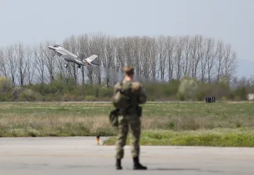 Чужди агенти налазиха нидерландски пилот на F-35 у нас