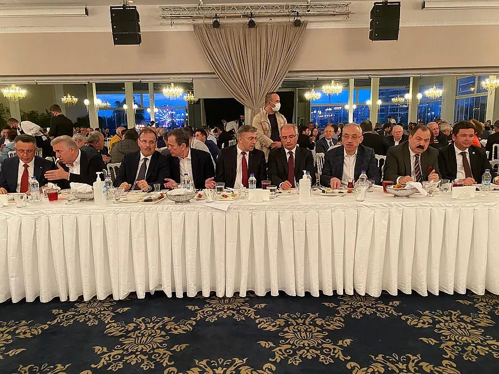 Мустафа Карадайъ на вечеря-ифтар в Бурса. Силни думи