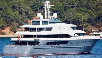 Руските олигарси преместиха яхтите си. Къде са Абрамович и Дерипаска?