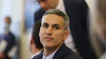 „Продължаваме промяната“ увъртат за БНБ, ще има ли избори