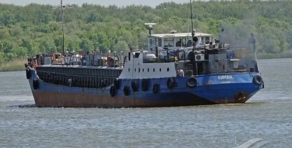 Кораб, натоварен с дизел, потъна край Тунис